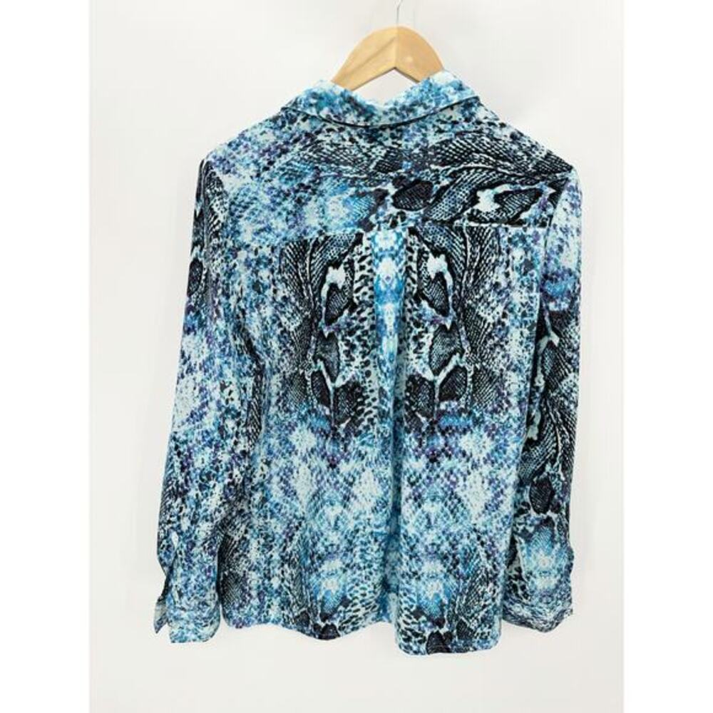 Jaclyn Smith Collection Top Women LARGE Blue Snakeskin Print Button Down - Picture 2 of 9